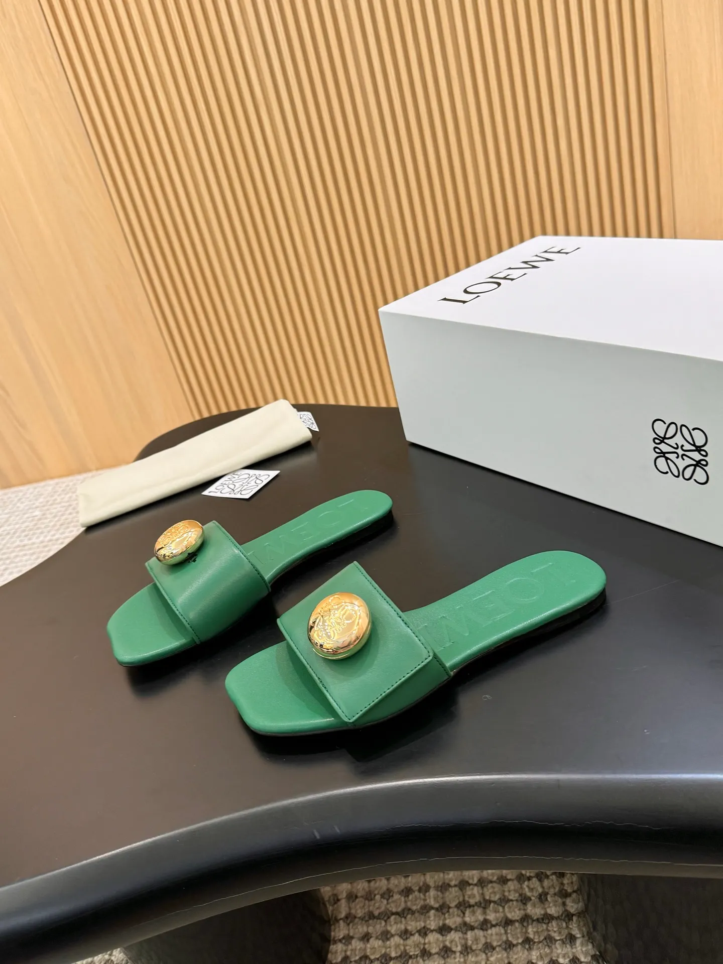 👟👟Ex-factory price 340👟👟 Clamshell box + 10 LOEWE 25th spring and summer new styles, seven colors to choose from. Code number 35-43, genuine leather bottom plus 40